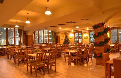 Baile Olanesti Hotel | Discover Hotel Stogu: Pet-Friendly & Family-Oriented Stay