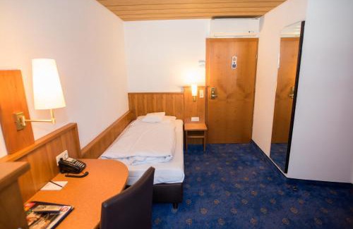 Am Pragfriedhof Hotel | Pet-Friendly Hotel Stuttgart 21 with Breakfast Included
