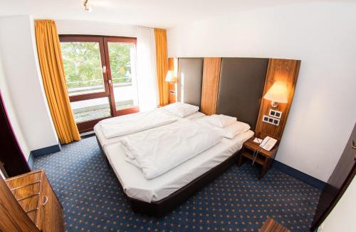 Am Pragfriedhof Hotel | Pet-Friendly Hotel Stuttgart 21 with Breakfast Included