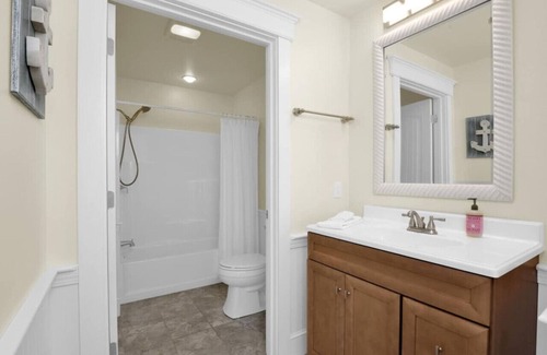 Edgecomb Apartment | Cozy Edgecomb Suite: Private Room with Kitchen Amenities