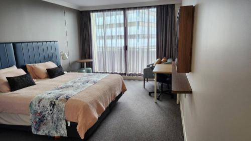 Chatswood Apartment | Elegant One-Bedroom Hotel with Private Pool & Family Amenities