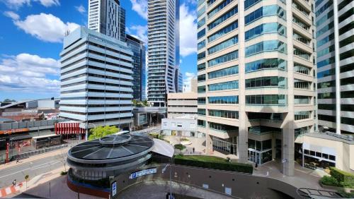 Chatswood Apartment | Elegant One-Bedroom Hotel with Private Pool & Family Amenities