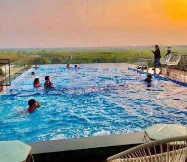Hon Quan Hotel | Stylish Hotel Tân Khai: Oceanfront Retreat with Spa & Pool
