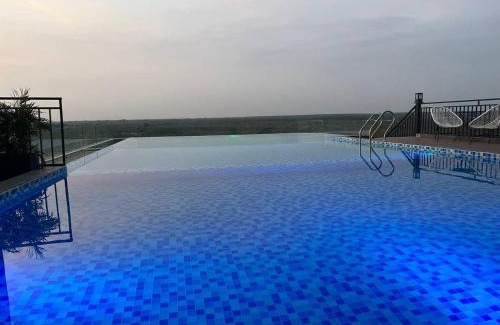 Hon Quan Hotel | Stylish Hotel Tân Khai: Oceanfront Retreat with Spa & Pool