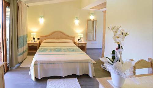 Villasimius Hotel | Relax at Su Giganti: Oceanfront Oasis with Pool & Beach