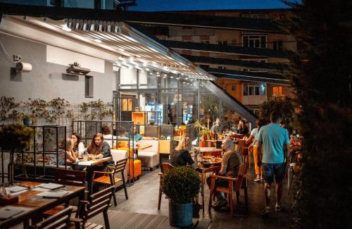 Curtea De Arges Hotel | Discover Hotel Subcarpati: 4-Star Stay with Spa & Hot Tub
