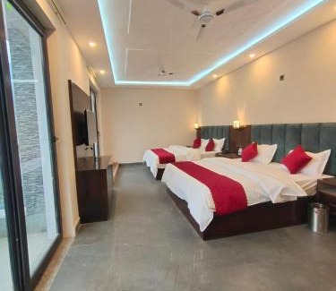 Sitapur Hotel | Discover Comfort at Hotel Sudesh Ganga – Family-Friendly Stay