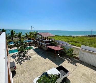 Pedernales Hotel | Relax at HOTEL SUEÑOS BEACH with Ocean Views & Hot Tub