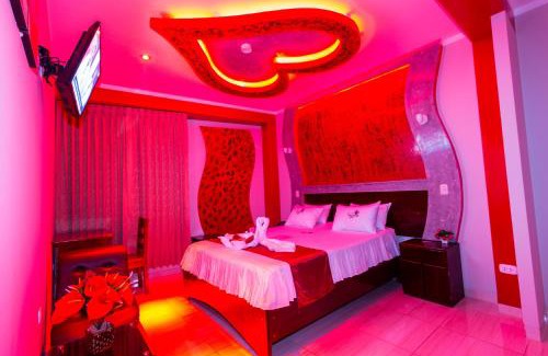 Jaen Hotel | Inviting Hotel Suite Naylamp Zyon with Hot Tub & Breakfast