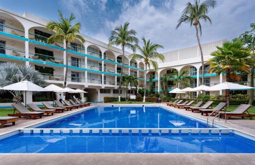 Bacocho Hotel | Relax at Hotel Suites Villasol with Oceanfront Views