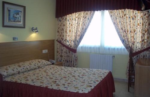 Arzua Hotel | Discover Comfort at Hotel Suiza with Family-Friendly Amenities