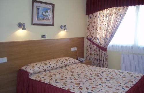 Arzua Hotel | Discover Comfort at Hotel Suiza with Family-Friendly Amenities