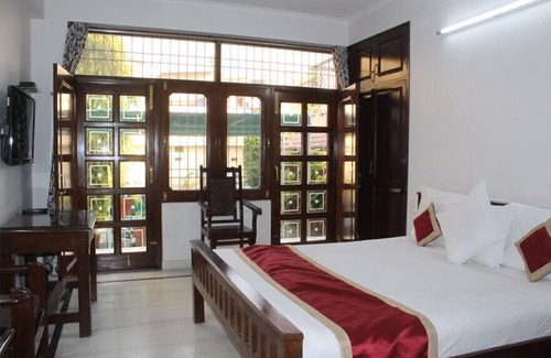 Adarsh Nagar Hotel | Discover Hotel Sukh Vilas Jaipur: Family-Friendly Retreat