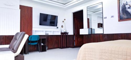 Mocoa Hotel | Discover Hotel Suma Wasi: Family-Friendly with Pool & Hot Tub