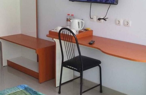 Tarogong House | Budget-Friendly Stay at Hotel Suminar with Breakfast Included