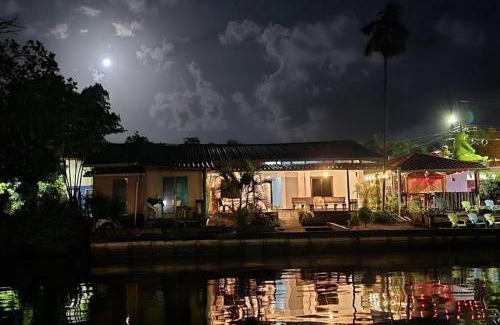 Tortuguero Hotel | Relaxing Retreat at Hotel Sunset Rooms with Spa & Pet-Friendly
