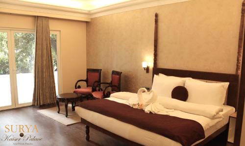 Varanasi Hotel | Relax at Hotel Surya, Kaiser Palace with Oceanfront Pools