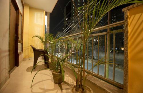 Sector 62 Hotel | Inviting Hotel Surya Palace - Family-Friendly Stay in Noida