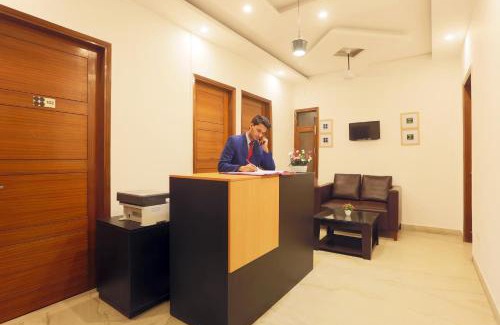 Sector 62 Hotel | Inviting Hotel Surya Palace - Family-Friendly Stay in Noida