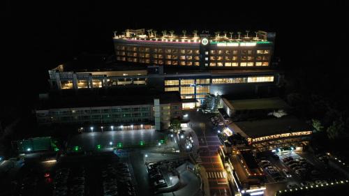 Dusan-dong Hotel | Relax at Hotel Susung Spa Resort with Private Pool & More