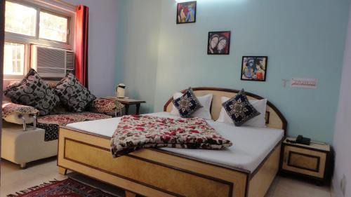 Rakabganj Hotel | Budget-Friendly Hotel Swarajya Palace with Breakfast Included