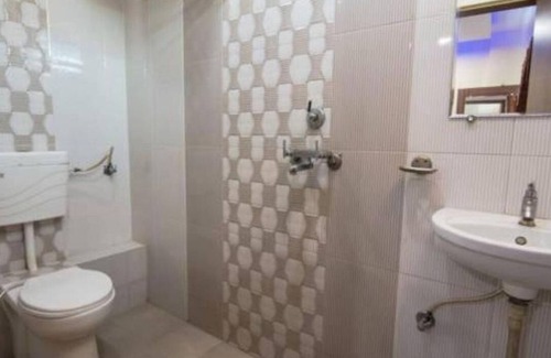 Satna Hotel | Relax at Hotel Swarat: Family-Friendly with Pool Access