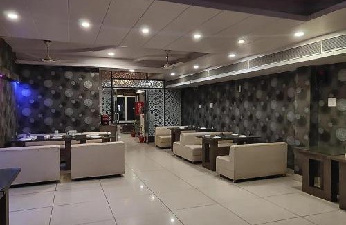 Satna Hotel | Hotel Swarat Inn by RoyalFlame