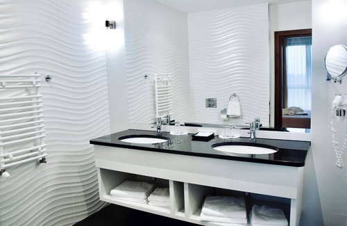 Czeladz Hotel | Indulge at Hotel Szafran: 4-Star Stay with Spa & Dining