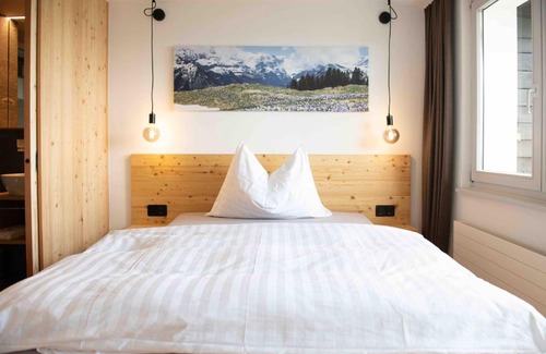 Braunwald Hotel | Discover Hotel Tödiblick: Pet-Friendly Retreat with Dining