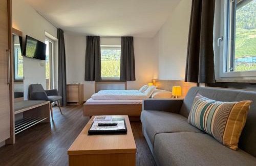 Cermes Hotel | Experience Hotel Törggelehof: Family-Friendly with Ocean View