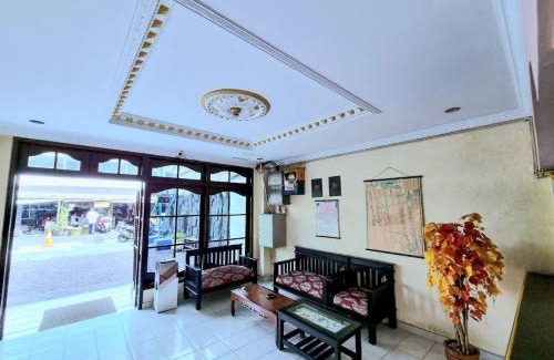 Gambir Hotel | Budget-Friendly Hotel Taman Sari with Breakfast & Child Care