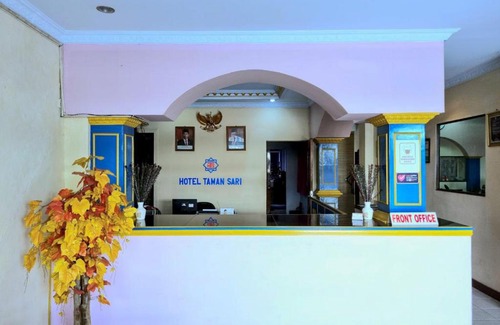 Gambir Hotel | Budget-Friendly Hotel Taman Sari with Breakfast & Child Care
