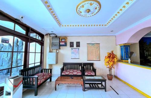 Gambir Hotel | Budget-Friendly Hotel Taman Sari with Breakfast & Child Care