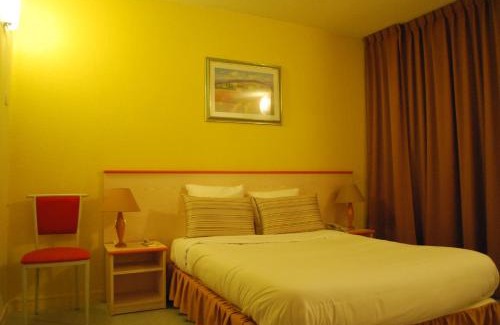 Vitry-le-Francois Hotel | Welcoming Hotel Tambourin: Pet Friendly & Great Amenities