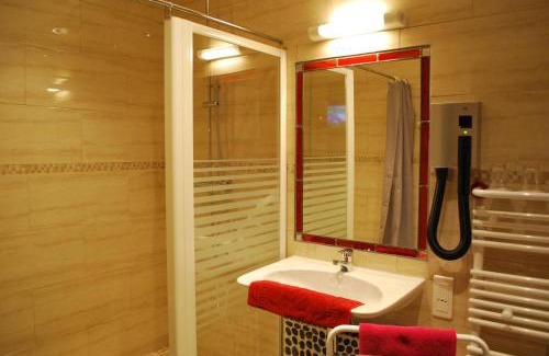 Vitry-le-Francois Hotel | Welcoming Hotel Tambourin: Pet Friendly & Great Amenities