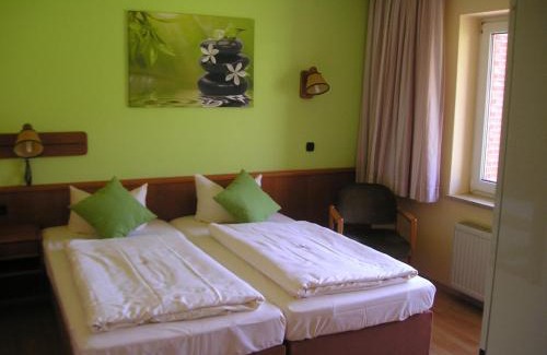 Bad Bramstedt Hotel | Cozy Hotel Tanneneck: Family-Friendly with Delicious Breakfast