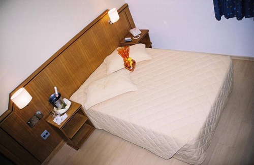Marilia Hotel | Ideal Stay at Hotel Tenda: Family-Friendly & Accessible