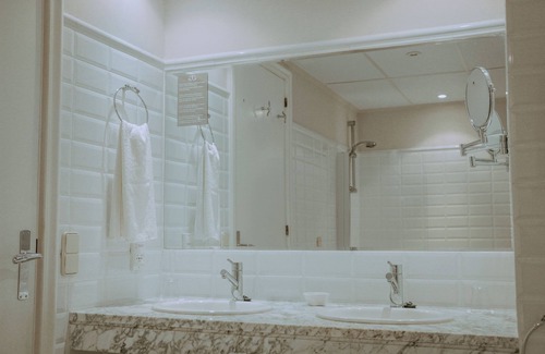 La Garriga Hotel | Discover Hotel Termes La Garriga: 4-Star Spa & Pool Oasis