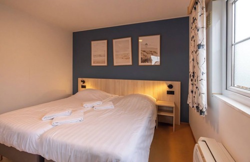 Sint-Annaland Resort | Inviting Hotel Room "Terra Mare" with Spa & Family Amenities