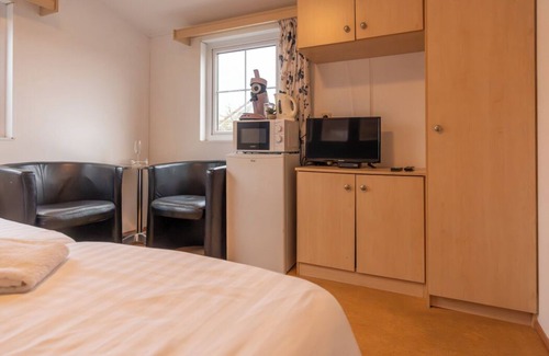 Sint-Annaland Resort | Inviting Hotel Room "Terra Mare" with Spa & Family Amenities