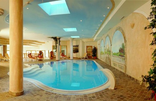 Berwang Hotel | Relax at Hotel Thaneller Stadl Bräu with Ocean View Pool