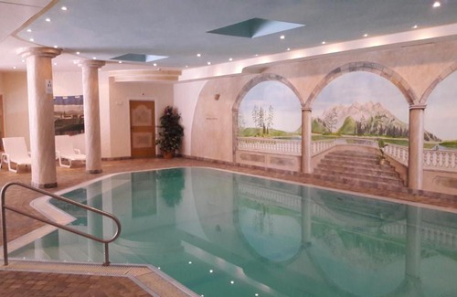 Berwang Hotel | Relax at Hotel Thaneller Stadl Bräu with Ocean View Pool