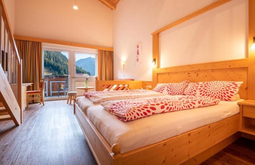 Berwang Hotel | Relax at Hotel Thaneller Stadl Bräu with Ocean View Pool