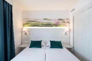 Los Mojones Hotel | Relax at Hotel THB Flora with Pool & Oceanfront Views
