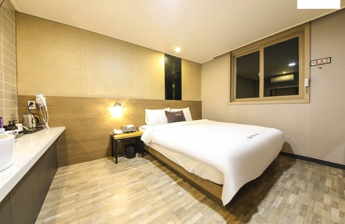 Pinari-gol Hotel | Budget-Friendly Hotel the Ace with Family Amenities