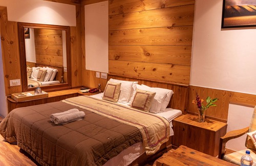 Old Manali Hotel | Outstanding Stay at Hotel The Conifer - Family Friendly & Breakfast