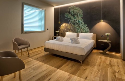 Fidenza Hotel | Discover Hotel The Cube: Top-Rated with Family-Friendly Amenities