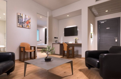 Fidenza Hotel | Discover Hotel The Cube: Top-Rated with Family-Friendly Amenities