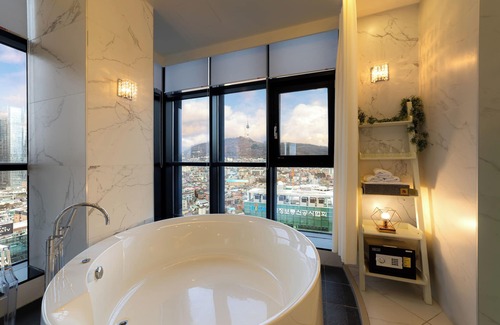 Namyeong-dong Hotel | Discover Hotel the Designers Seoul Station with Spa & Breakfast
