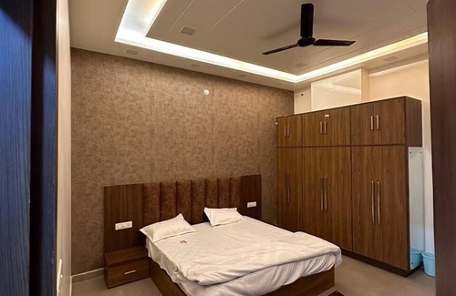 Aligarh Hotel | Hotel The Divine Cloud By- IHCS Group